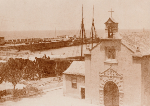 EL MUELLE Y LA ERMITA DE SAN TELMO