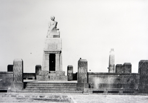 ESTATUA DE DON BENITO PÉREZ GALDÓS EN EL MUELLE DE SAN TELMO