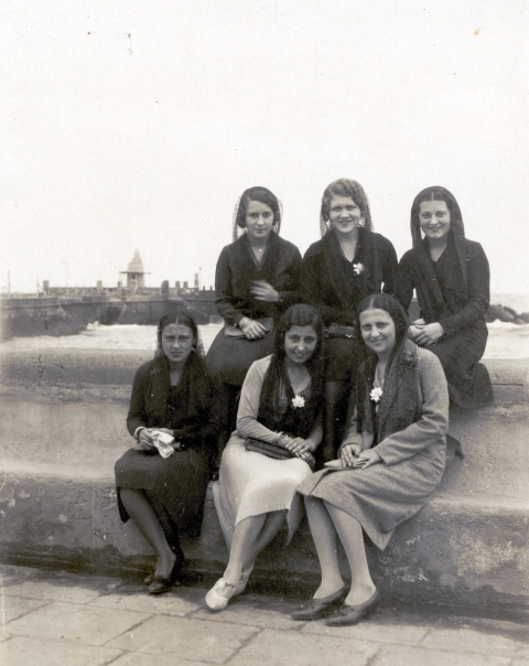 JOSEFINA DE LA TORRE MILLARES EN EL MALECÓN DE SAN TELMO