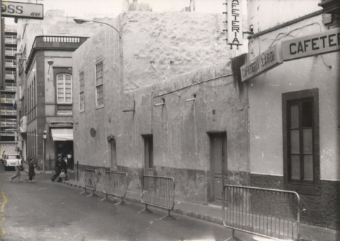 CALLE TRIANA, CASA COLONIAL ESQUINA A TORRES